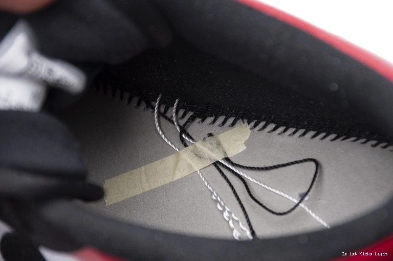 Low 553558-116 Black Toe Jordan  1 0201